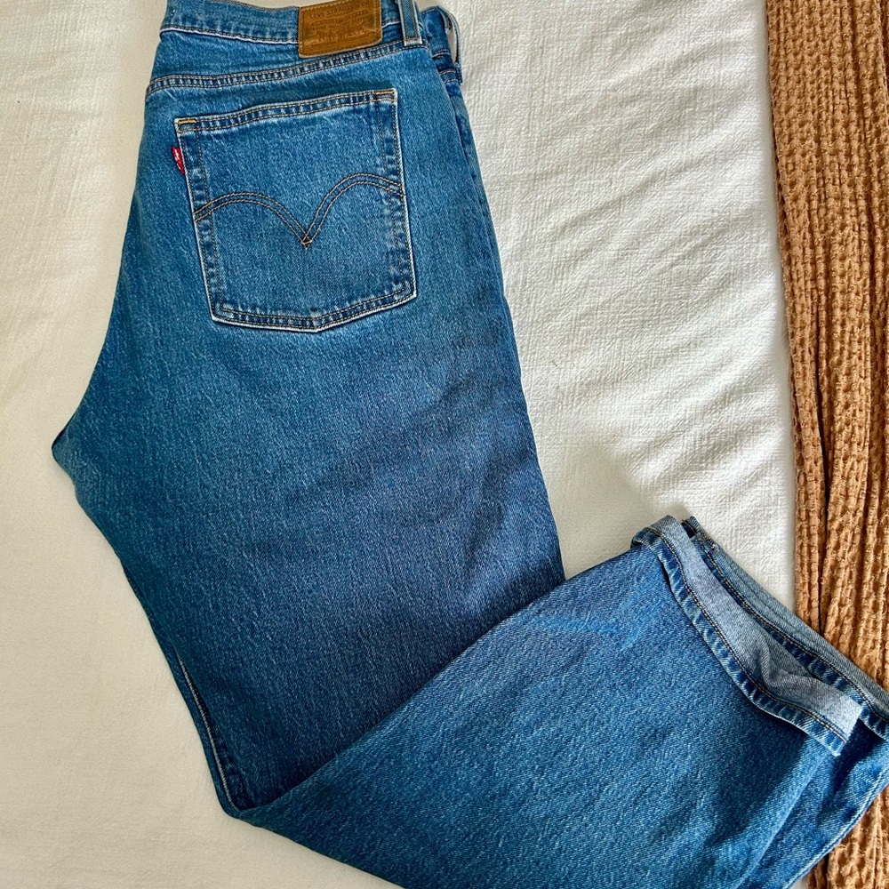Levi's women’s Classic Straight Blue Jeans